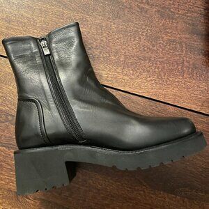 NWT Pas de Rouge Black Leather Ankle Boot